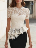 Krem bijeli čipkasti peplum top asimetričnog ruba